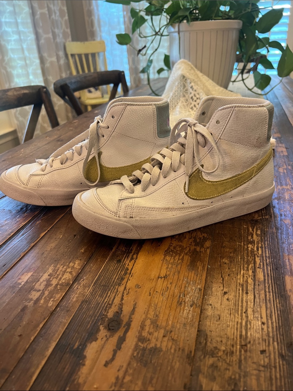 Nike Blazer Mid Vintage '77 White with Yellow Swoosh size 7
